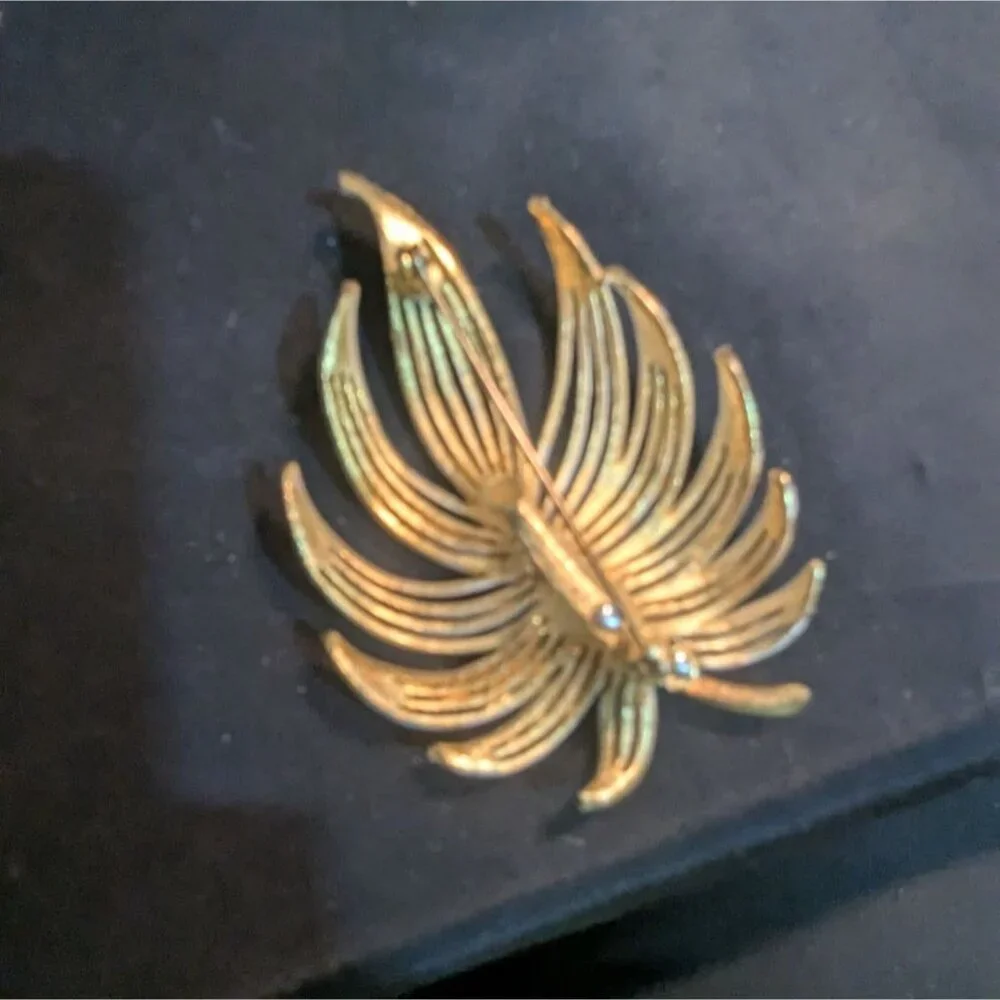 Vintage White Enamel Gold Tone Leaf Brooch Mid‎ Century Modern Palm Frond Pin